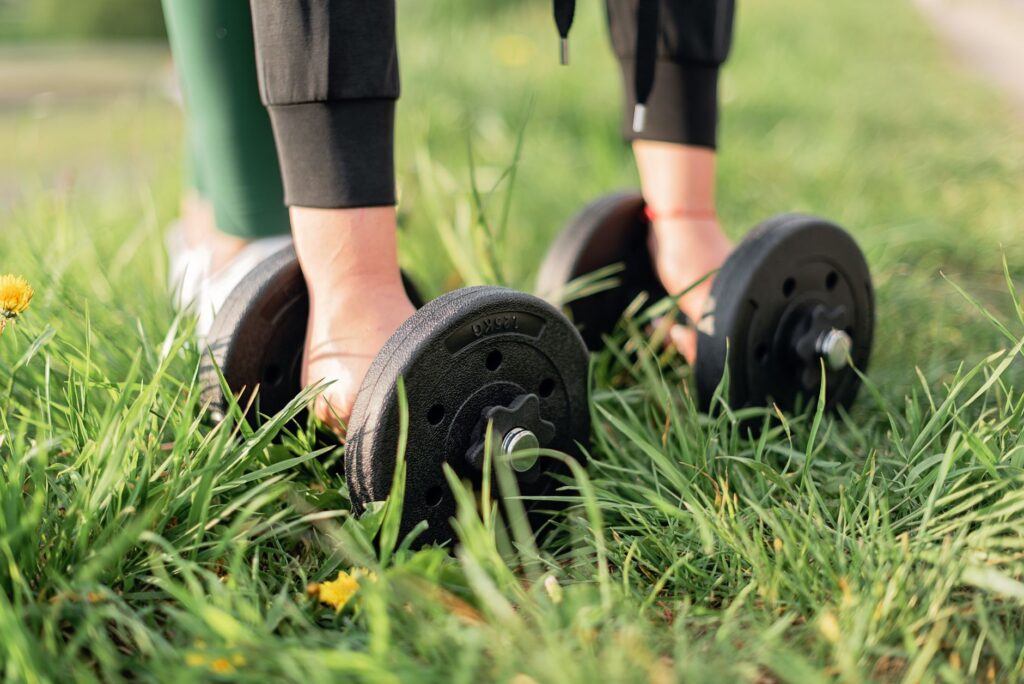 Nowoczesne urządzenia fitness bieżnia ergometr orbitrek