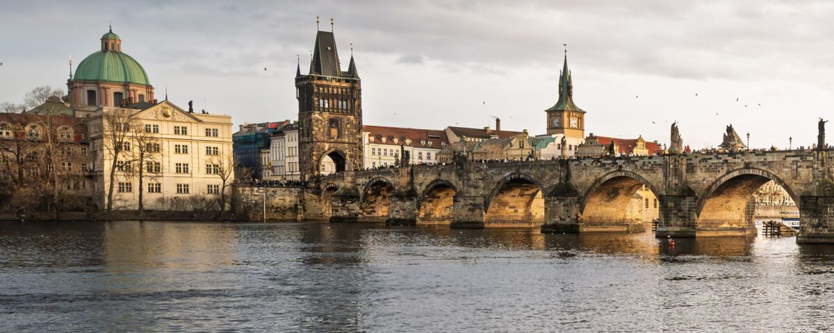 Nowoczesne urządzenia fitness bieżnia ergometr orbitrek